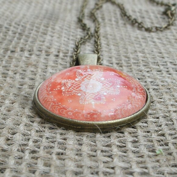 Celtic 4 Directions Knotwork Glass Cabochon Pendant Necklace - Picture 7 of 14